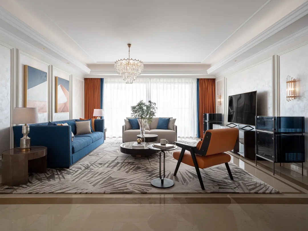 寶藍(lán)的華美邂逅明快的落日橙，打造輕奢尊貴、溫暖雅致的家