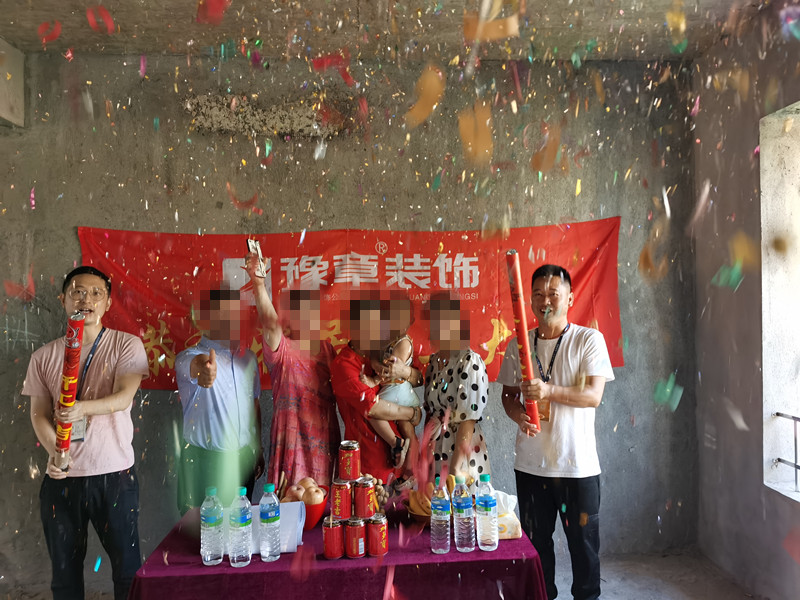 香格里曾女士_副本.jpg 香格里曾女士_副本.jpg