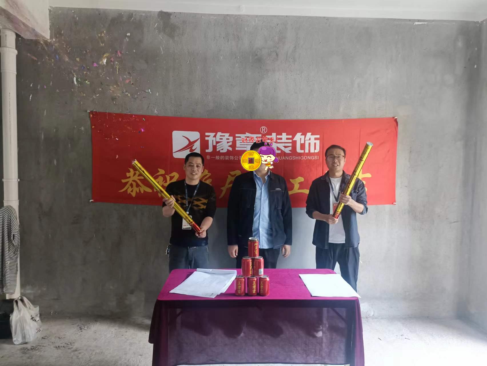 首府何女士.jpg 首府何女士.jpg